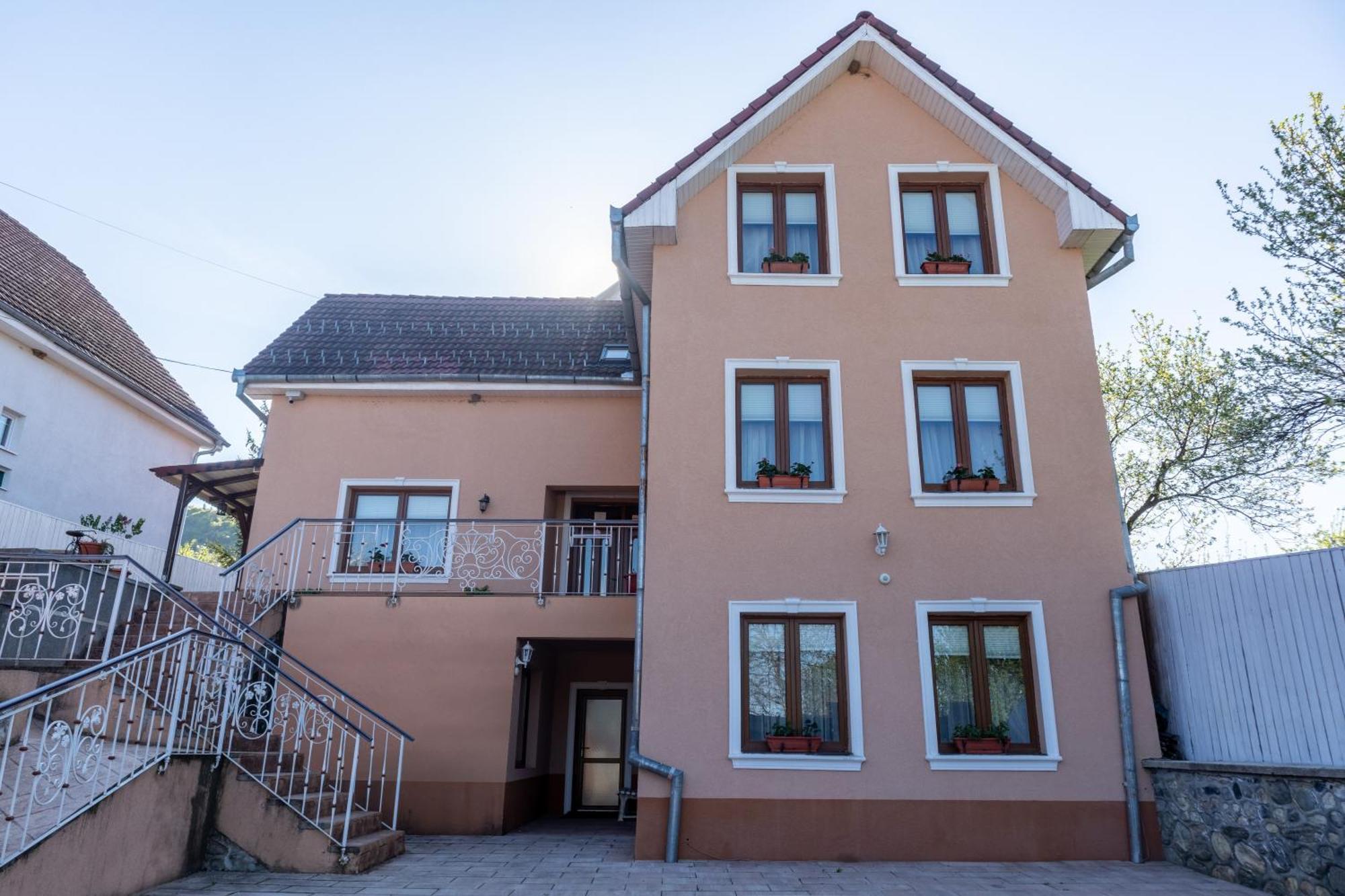 Отель Vila Crisalia Sibiel -Sibiu (Adults Only) Экстерьер фото